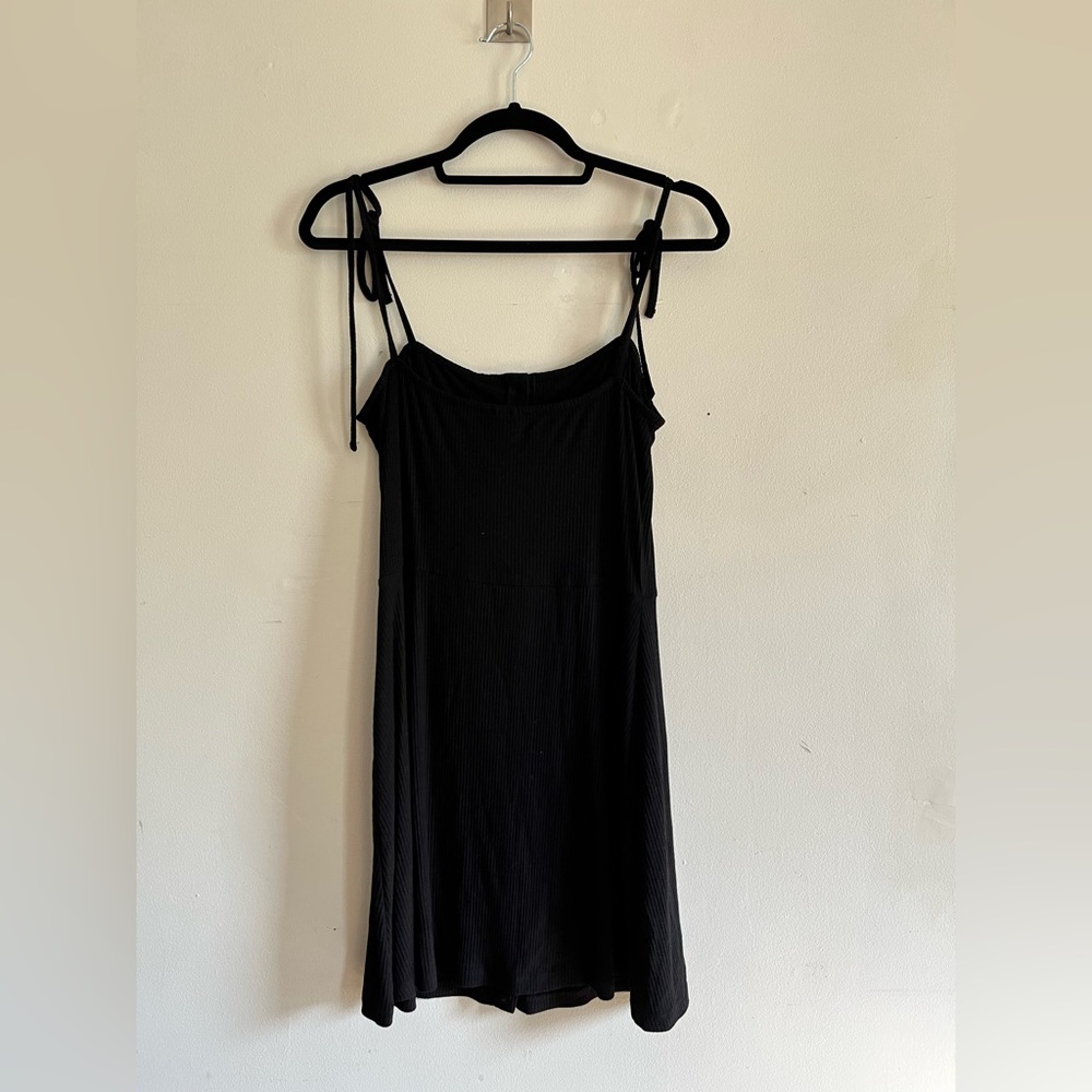 Black ribbed dress